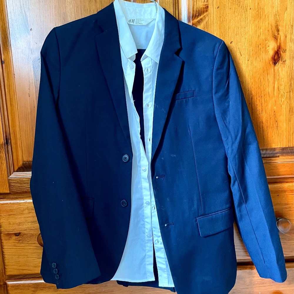 Boys H&M navy suit. Size 14